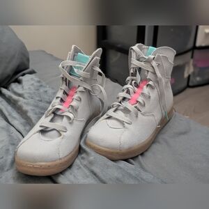 Jordan Westbrook 2.0 , Worn Once Perfect Condition Women's 8/Youth 6.5